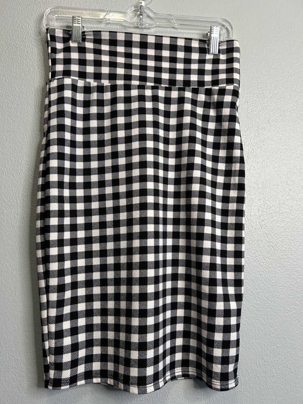 Cassie LuLaRoe Black and White Gingham Pencil Skirt. Size Small